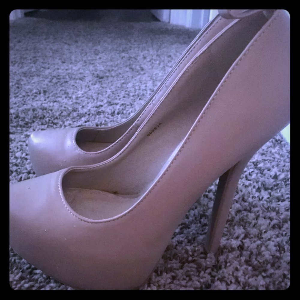 2 for $14 Charlotte Russe pumps🔷